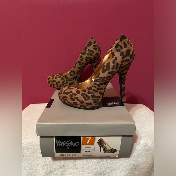 Mossimo Leopard Pumps / Heels - Picture 4 of 10